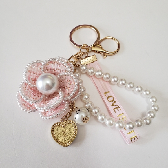 Elegant Handcrafted Pearl Camellia Charm - Chic Keychain, Bag & Car Accessory - Picture 5 of 8